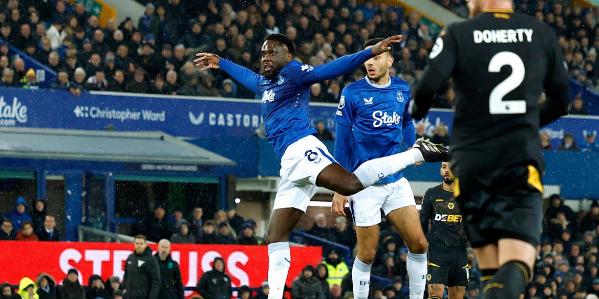 Dream Mangala replacement: £12m Premier League ace open to joining Everton